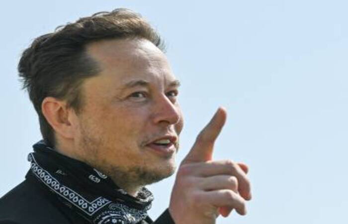 Depois que o fundador da firma, Elon Musk, prometeu vender 10% de sua participação acionária, as ações da Tesla abriram o pregão em forte baixa
(Foro: PATRICK PLEUL) Depois que o fundador da firma, Elon Musk, prometeu vender 10% de sua participação acionária, as ações da Tesla abriram o pregão em forte baixa
(Foro: PATRICK PLEUL)