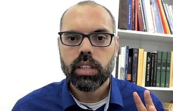 A declaração foi feita nesta segunda-feira (8/11) após Moraes revogar a prisão do deputado Daniel Silveira (Reprodução/Redes Sociais)
A declaração foi feita nesta segunda-feira (8/11) após Moraes revogar a prisão do deputado Daniel Silveira (Reprodução/Redes Sociais)