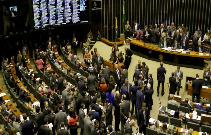 O líder do governo na Câmara dos Deputados, Ricardo Barros (PP-PR), anunciou em rede social que prefeitos virão a Brasília, nesta terça-feira (9/11), para apoiar a votação da PEC (Wilson Dias/Agência Brasil) O líder do governo na Câmara dos Deputados, Ricardo Barros (PP-PR), anunciou em rede social que prefeitos virão a Brasília, nesta terça-feira (9/11), para apoiar a votação da PEC (Wilson Dias/Agência Brasil)