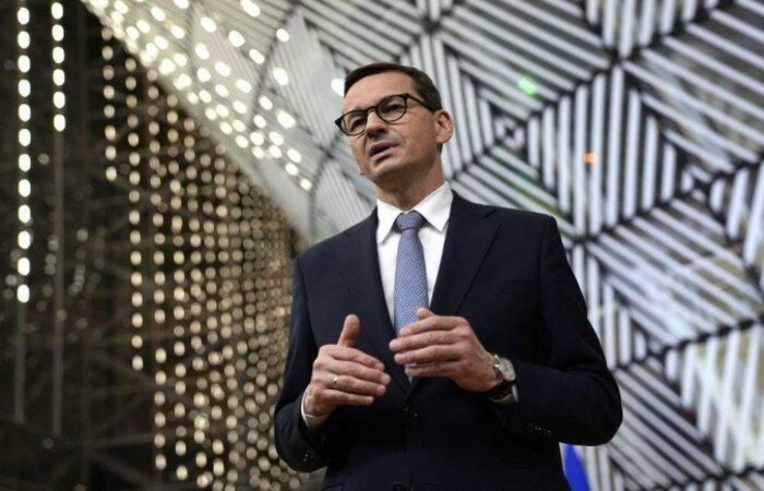 O primeiro-ministro da Polônia, Mateusz Morawiecki, acusou o presidente russo Vladimir Putin de orquestrar o movimento de migrantes que tentam entrar ilegalmente na União Europeia
(Foto: Francisco SECO / POOL / AFP) O primeiro-ministro da Polônia, Mateusz Morawiecki, acusou o presidente russo Vladimir Putin de orquestrar o movimento de migrantes que tentam entrar ilegalmente na União Europeia
(Foto: Francisco SECO / POOL / AFP)