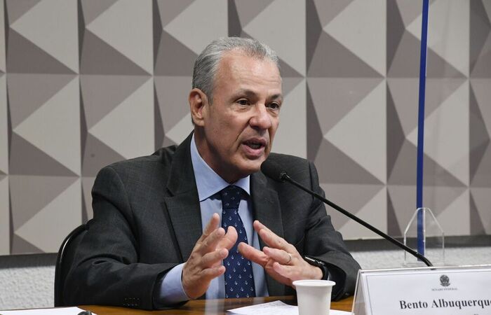 Bento Albuquerque aponta desvalorização do real como uma das causas
(Foto: Agência Brasil) Bento Albuquerque aponta desvalorização do real como uma das causas
(Foto: Agência Brasil)