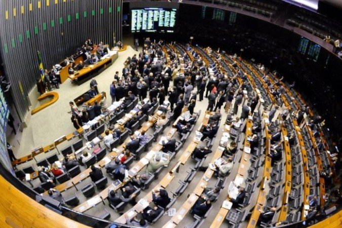 (Caso a PEC passe também pela avaliação dos senadores, o governo diz que estará assegurado o benefício de R$ 400 para as famílias atendidas. Foto: Waldemir Barreto/Ag. Senado
) (Caso a PEC passe também pela avaliação dos senadores, o governo diz que estará assegurado o benefício de R$ 400 para as famílias atendidas. Foto: Waldemir Barreto/Ag. Senado
)
