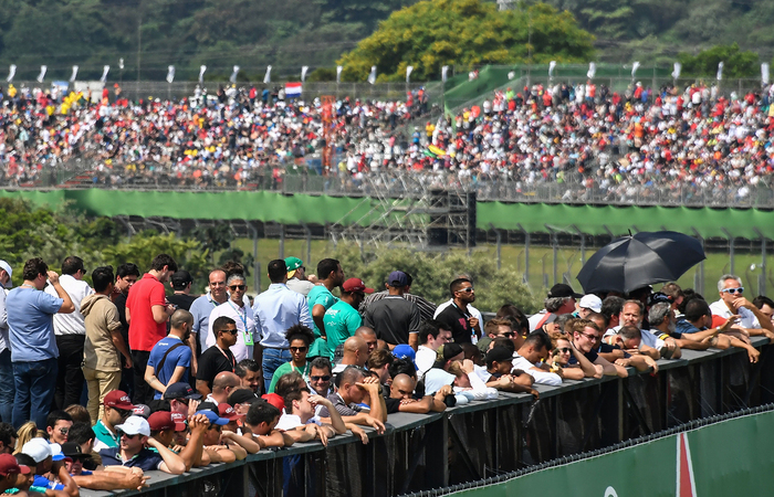 A Fórmula 1 no Autódromo de Interlagos, deve gerar um impacto financeiro de R$ 810 milhões e 8,5 mil empregos temporários
(Foto: NELSON ALMEIDA/AFP) A Fórmula 1 no Autódromo de Interlagos, deve gerar um impacto financeiro de R$ 810 milhões e 8,5 mil empregos temporários
(Foto: NELSON ALMEIDA/AFP)