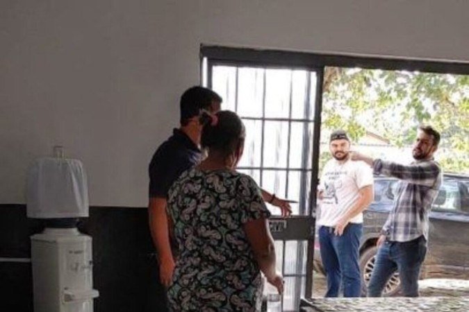 A suspeita dizia a vítima que se não lhe desse o dinheiro para umas "rezas", ela e a família teriam problemas sérios de saúde (Reprodução/Polícia Civil do Estado de Goiás) A suspeita dizia a vítima que se não lhe desse o dinheiro para umas "rezas", ela e a família teriam problemas sérios de saúde (Reprodução/Polícia Civil do Estado de Goiás)