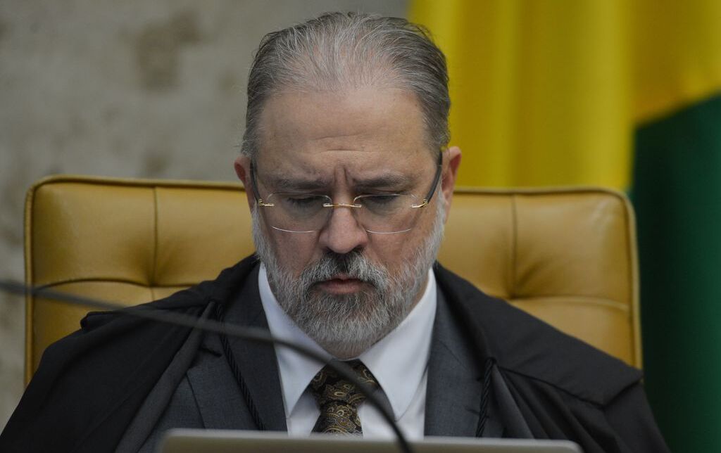 Além das famílias, o procurador-geral da República não concedeu audiência à Anistia Internacional Brasil e a outras 19 organizações da sociedade civil
(Foto: Fabio Rodrigues Pozzebom/Agência Brasil) Além das famílias, o procurador-geral da República não concedeu audiência à Anistia Internacional Brasil e a outras 19 organizações da sociedade civil
(Foto: Fabio Rodrigues Pozzebom/Agência Brasil)