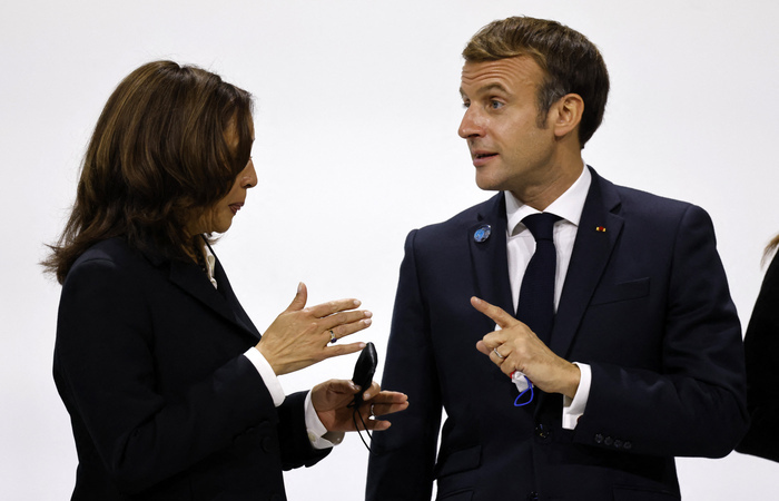 A vice-presidente dos EUA em conversa com o presidente da França, Emannuel Macron, no Fórum da Paz de Paris (Foto: Ludovic Marin/AFP) A vice-presidente dos EUA em conversa com o presidente da França, Emannuel Macron, no Fórum da Paz de Paris (Foto: Ludovic Marin/AFP)
