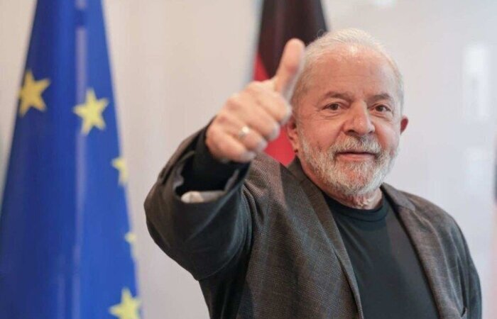 Ex-presidente Lula desembarga em Berlim para série de encontros na Europa (Foto: Ricardo Stuckert/PT) Ex-presidente Lula desembarga em Berlim para série de encontros na Europa (Foto: Ricardo Stuckert/PT)