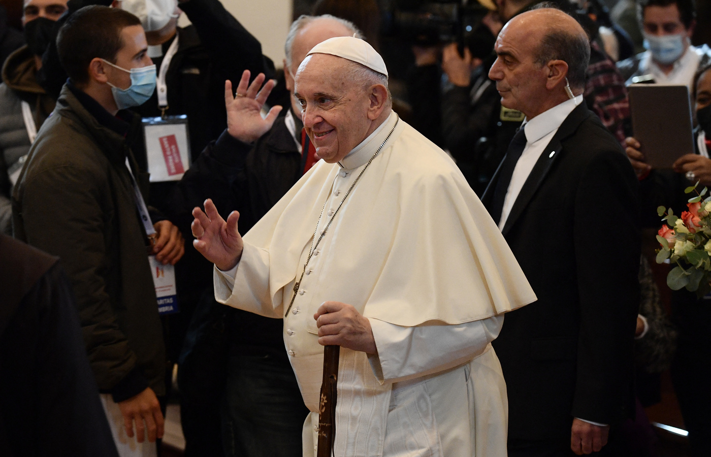 Francisco homenageou dois correspondentes veteranos no Vaticano
(Foto: FILIPPO MONTEFORTE / AFP
) Francisco homenageou dois correspondentes veteranos no Vaticano
(Foto: FILIPPO MONTEFORTE / AFP
)