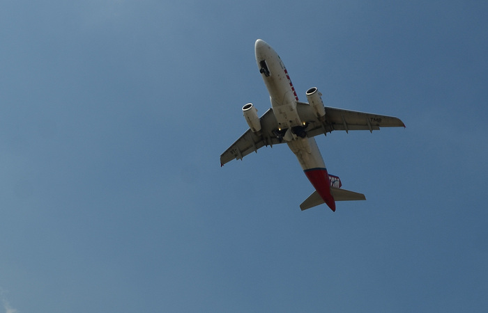 Pilotos e comissários de voo aprovam greve a partir de segunda-feira (29)