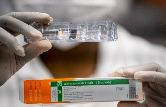 Estudo constatou que aumento de anticorpos ocorre em quem tomou duas doses do imunizante há pelo menos cinco meses (Instituto Butantan/Divulgação) Estudo constatou que aumento de anticorpos ocorre em quem tomou duas doses do imunizante há pelo menos cinco meses (Instituto Butantan/Divulgação)