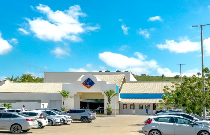 Instalado na cidade do Cabo de Santo Agostinho, o mall, que completará 12 anos nesta sexta-feira (26), emprega atualmente mais de 2 mil pessoas (Divulgação/Costa Dourada) Instalado na cidade do Cabo de Santo Agostinho, o mall, que completará 12 anos nesta sexta-feira (26), emprega atualmente mais de 2 mil pessoas (Divulgação/Costa Dourada)