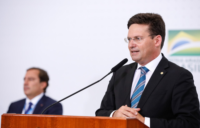 Durante o discurso na cerimnia de sano do Auxlio Gs, o ministro da cidadania, Joo Roma, apresentou dados desconexos com a realidade brasileira e negou desabastecimento (Foto: Alan Santos/PR)