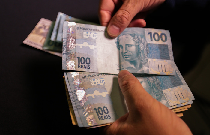 O Ministério da Cidadania fará Medida Provisória para que o valor da próxima parcela de R$ 400 do Auxílio Brasil seja paga até sexta-feira (Foto: Marcello Casal Jr/Agência Brasil
) O Ministério da Cidadania fará Medida Provisória para que o valor da próxima parcela de R$ 400 do Auxílio Brasil seja paga até sexta-feira (Foto: Marcello Casal Jr/Agência Brasil
)
