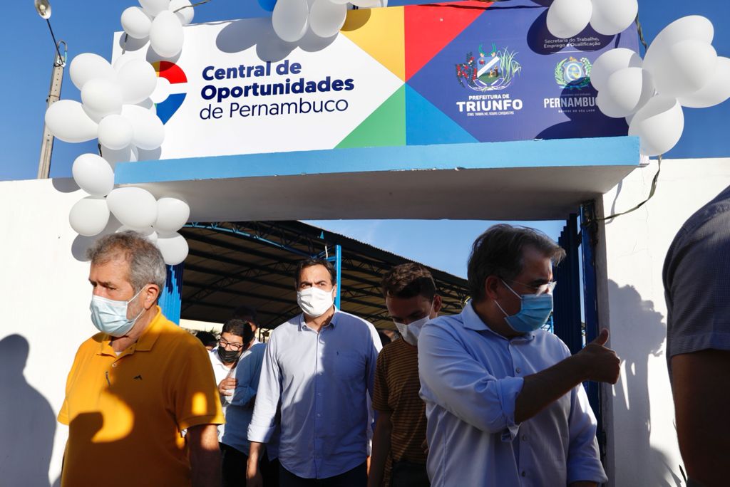 A 11ª COPE do Estado começou a funcionar na cidade de Triunfo, nesta quinta-feira, onde o governador também liberou recursos e anunciou ações para diversas áreas.
(Hélia Scheppa/SEI ) A 11ª COPE do Estado começou a funcionar na cidade de Triunfo, nesta quinta-feira, onde o governador também liberou recursos e anunciou ações para diversas áreas.
(Hélia Scheppa/SEI )