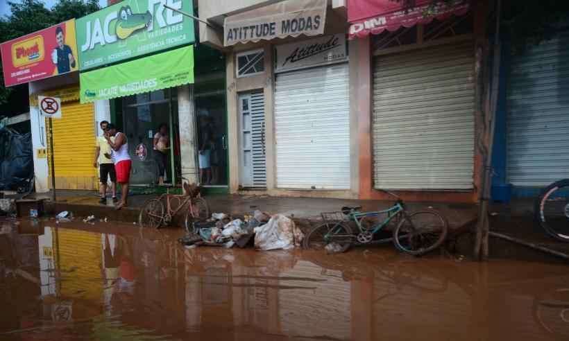  (Enchente em Salinas destruiu o comércio e deixou desabrigados. Foto: Marco Evangelista/Imprensa MG)