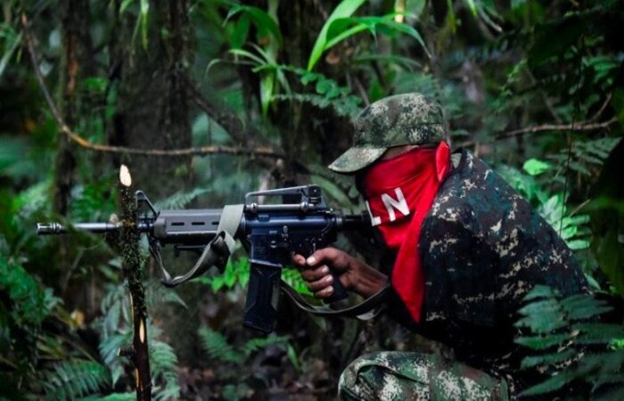 (Foto: Reprodução/ Integrantes do Exército de Libertação Nacional (ELN)) (Foto: Reprodução/ Integrantes do Exército de Libertação Nacional (ELN))