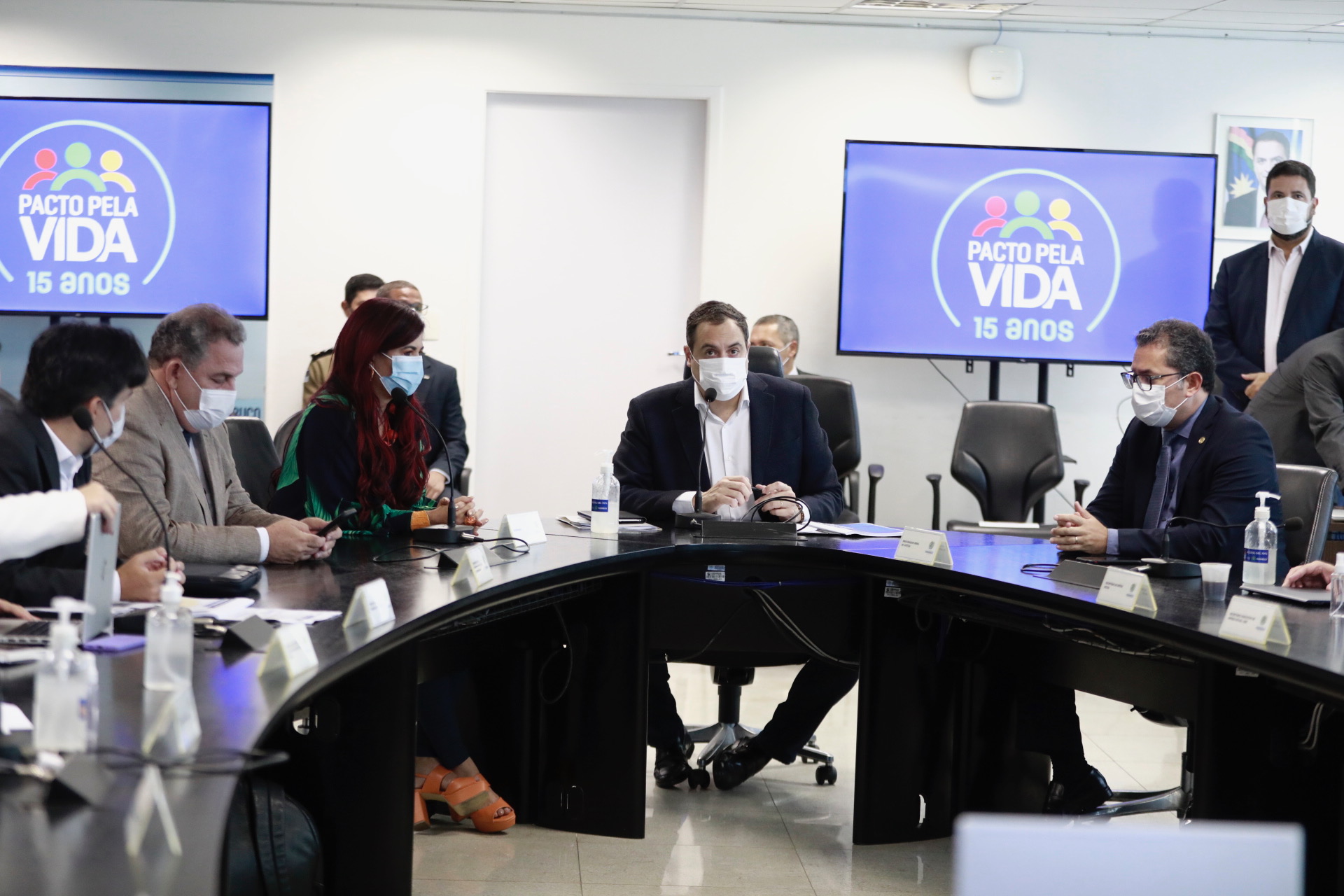 Dados foram apresentados nesta quinta-feira (06.01). Com relação aos Crimes Violentos Letais Intencionais (CVLIs), o índice foi de 33,8 mortes por 100 mil habitantes.
(Heudes Regis/SEI) Dados foram apresentados nesta quinta-feira (06.01). Com relação aos Crimes Violentos Letais Intencionais (CVLIs), o índice foi de 33,8 mortes por 100 mil habitantes.
(Heudes Regis/SEI)