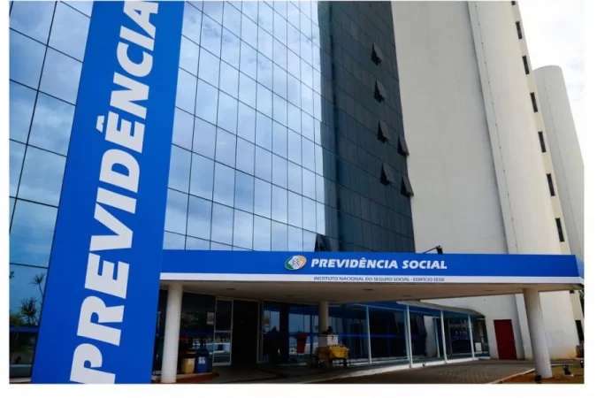 Novas regras mudaram a idade mínima, tempo de contribuição e cálculo do benefício para se aposentar (Foto: Marcello Casal Jr/Agência Brasil) Novas regras mudaram a idade mínima, tempo de contribuição e cálculo do benefício para se aposentar (Foto: Marcello Casal Jr/Agência Brasil)