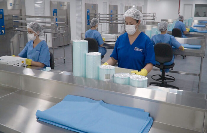 (Alunos selecionados terão acompanhamento da responsável técnica e analista de qualidade da empresa. Foto: Divulgação/Bioxxi.) (Alunos selecionados terão acompanhamento da responsável técnica e analista de qualidade da empresa. Foto: Divulgação/Bioxxi.)