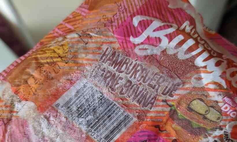 (Hambúrguer congelado teria vencido em 2012, segundo data impressa na embalagem. Foto: Arquivo Pessoal/Reprodução ) (Hambúrguer congelado teria vencido em 2012, segundo data impressa na embalagem. Foto: Arquivo Pessoal/Reprodução )