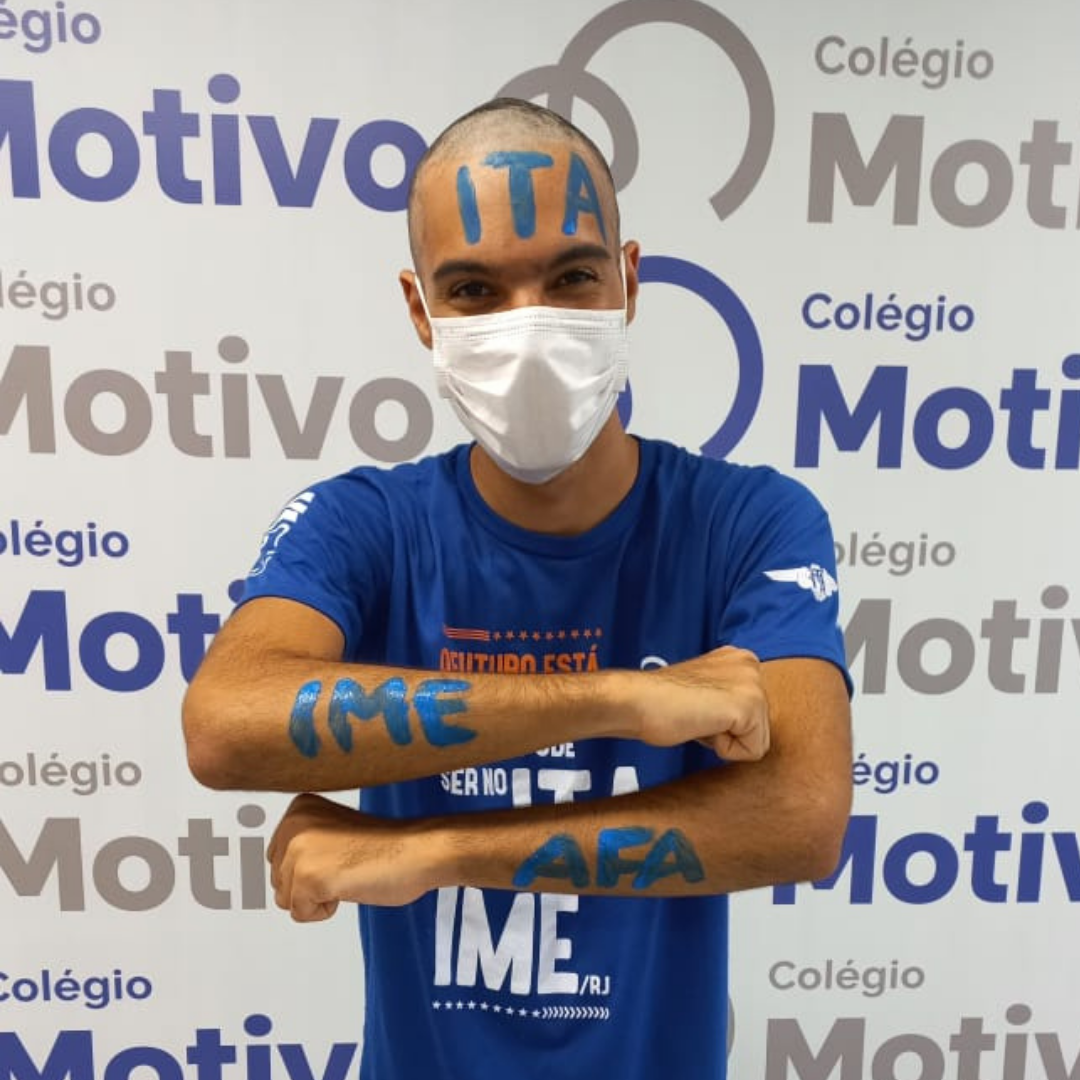 (Em seu segundo ano de estudo pré-vestibular, ele tinha oito horas de aulas à distância e estudava mais quatro horas sozinho. Foto: Divulgação) (Em seu segundo ano de estudo pré-vestibular, ele tinha oito horas de aulas à distância e estudava mais quatro horas sozinho. Foto: Divulgação)