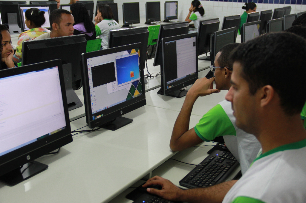 Inscrições vão até 11/02. Curso é voltado para beneficiários do Auxílio Brasil, maiores de idade e com ensino fundamental completo.
(IFPE/Reprodução) Inscrições vão até 11/02. Curso é voltado para beneficiários do Auxílio Brasil, maiores de idade e com ensino fundamental completo.
(IFPE/Reprodução)