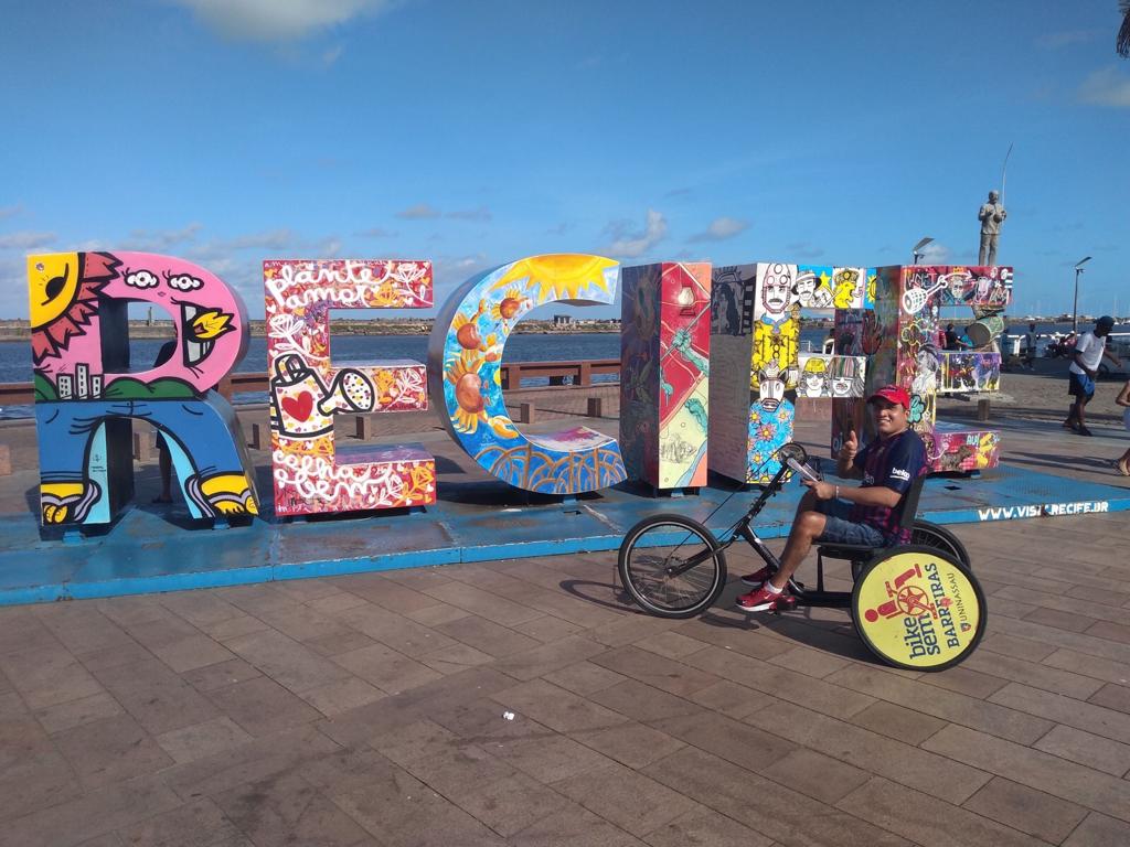 Projeto vai disponibilizar quatro bicicletas adaptadas para pessoas com deficincia poderem usufruir na Avenida Marqus de Olinda. (Divulgao/UNINASSAU)