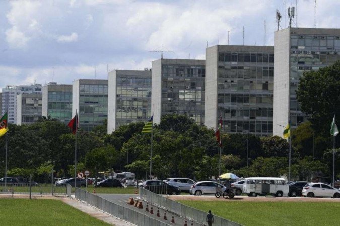 Saída de ministros para disputar o pleito deste ano não deve provocar corrida pelas vagas nas pastas, já que mandato será tampão e Orçamento está definido. (Marcos de Oliveira/ Agencia Senado/reprodução) Saída de ministros para disputar o pleito deste ano não deve provocar corrida pelas vagas nas pastas, já que mandato será tampão e Orçamento está definido. (Marcos de Oliveira/ Agencia Senado/reprodução)