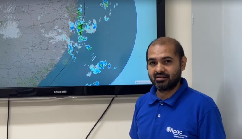Meteorologista Fabiano Prestrêlo explica que as chuvas podem ocorrer devido a uma linha de instabilidade que se formou na região. (Apac/Reprodução)