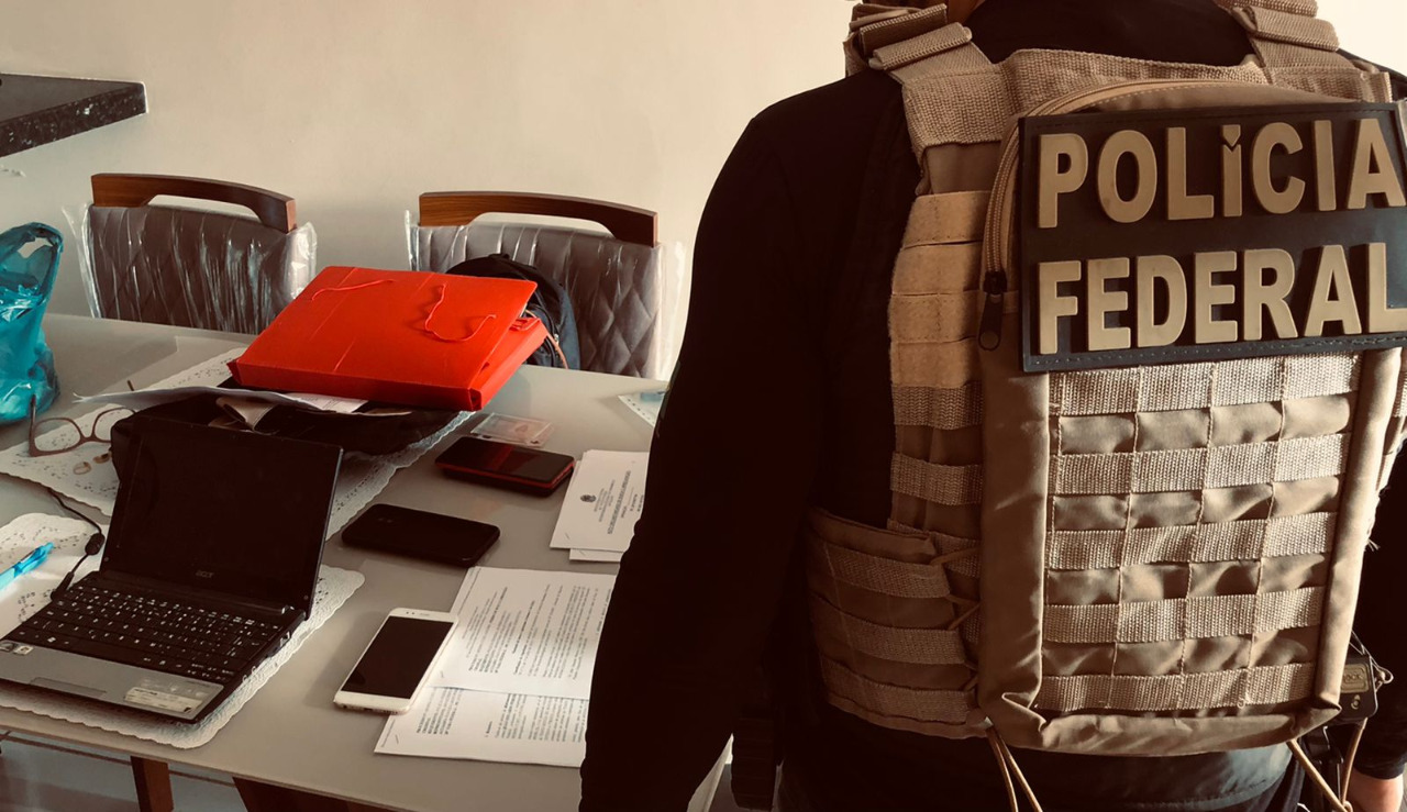 Este ano a Polícia Federal já deflagrou 28 operações no Brasil contra a pornografia infantil na internet, realizou 22 prisões e cumpriu 68 mandados de busca e apreensão. (PF-PE)