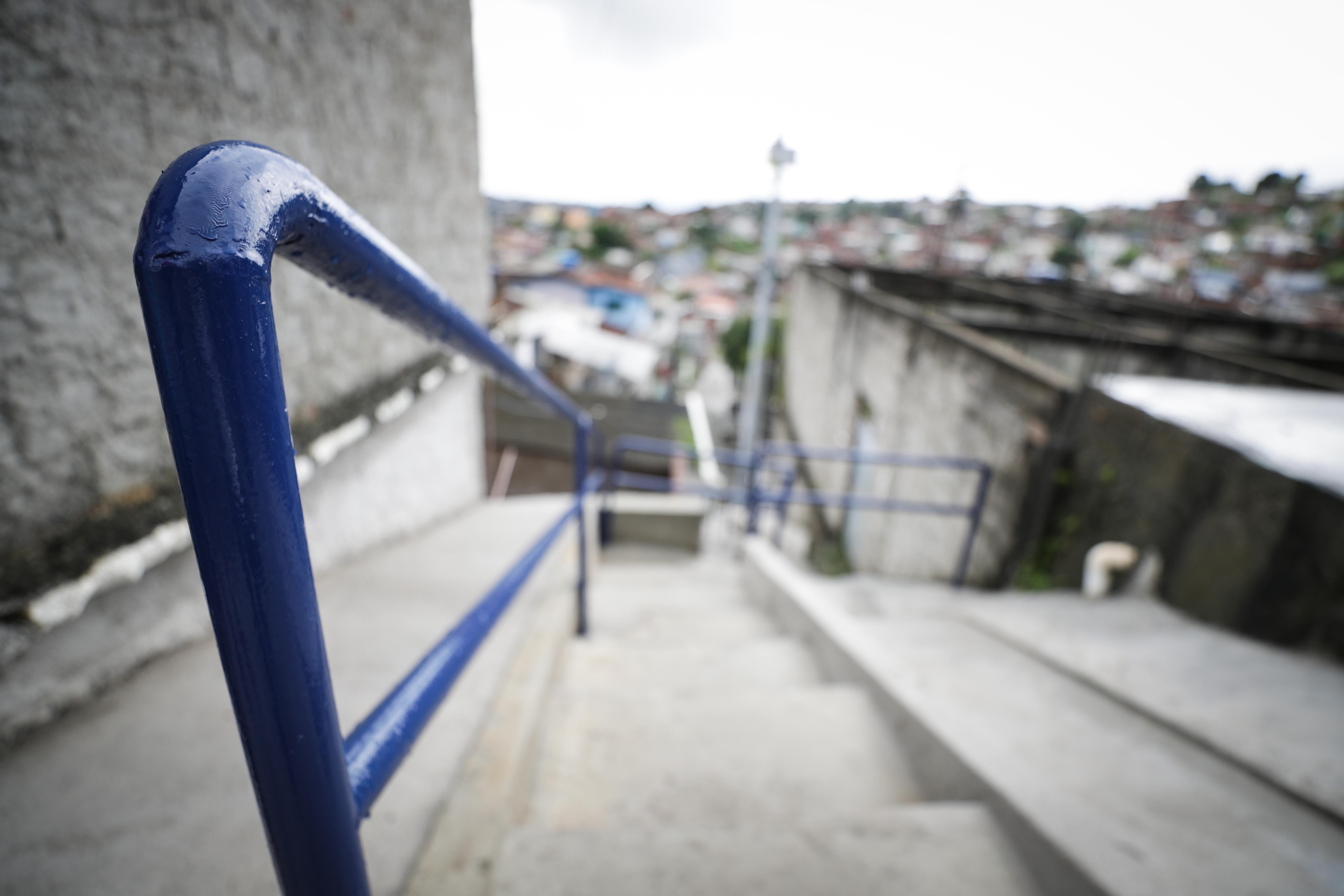 O prefeito realizou uma visita ao local para entregar duas escadarias requalificadas e fazer uma vistoria em outro equipamento em conclusão. (Rodolfo Loepert/PCR) O prefeito realizou uma visita ao local para entregar duas escadarias requalificadas e fazer uma vistoria em outro equipamento em conclusão. (Rodolfo Loepert/PCR)