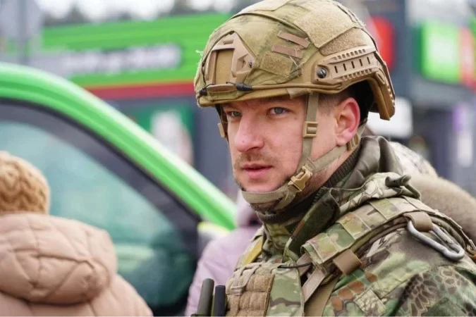 Oleksandr Pogrebyskyi, sargento do batalhão de voluntários "Irmãos em Armas", fundador do 206º Batalhão de Defesa Antiterror (em Kiev) e deputado do Conselho Municipal de Kiev
(Foto: Arquivo pessoal) Oleksandr Pogrebyskyi, sargento do batalhão de voluntários "Irmãos em Armas", fundador do 206º Batalhão de Defesa Antiterror (em Kiev) e deputado do Conselho Municipal de Kiev
(Foto: Arquivo pessoal)