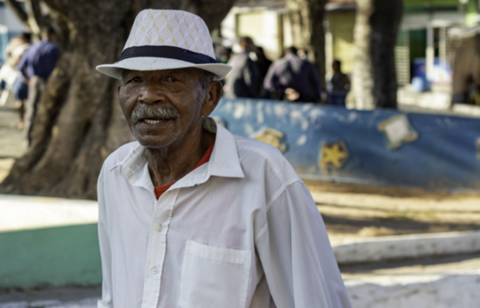 (Edmilson do Coco é membro da União Olindense de Coco de Roda de Pernambuco, integrando o grupo de mestras e mestres que compõem a entidade. Fotografia: Bruno Carvalho.) (Edmilson do Coco é membro da União Olindense de Coco de Roda de Pernambuco, integrando o grupo de mestras e mestres que compõem a entidade. Fotografia: Bruno Carvalho.)