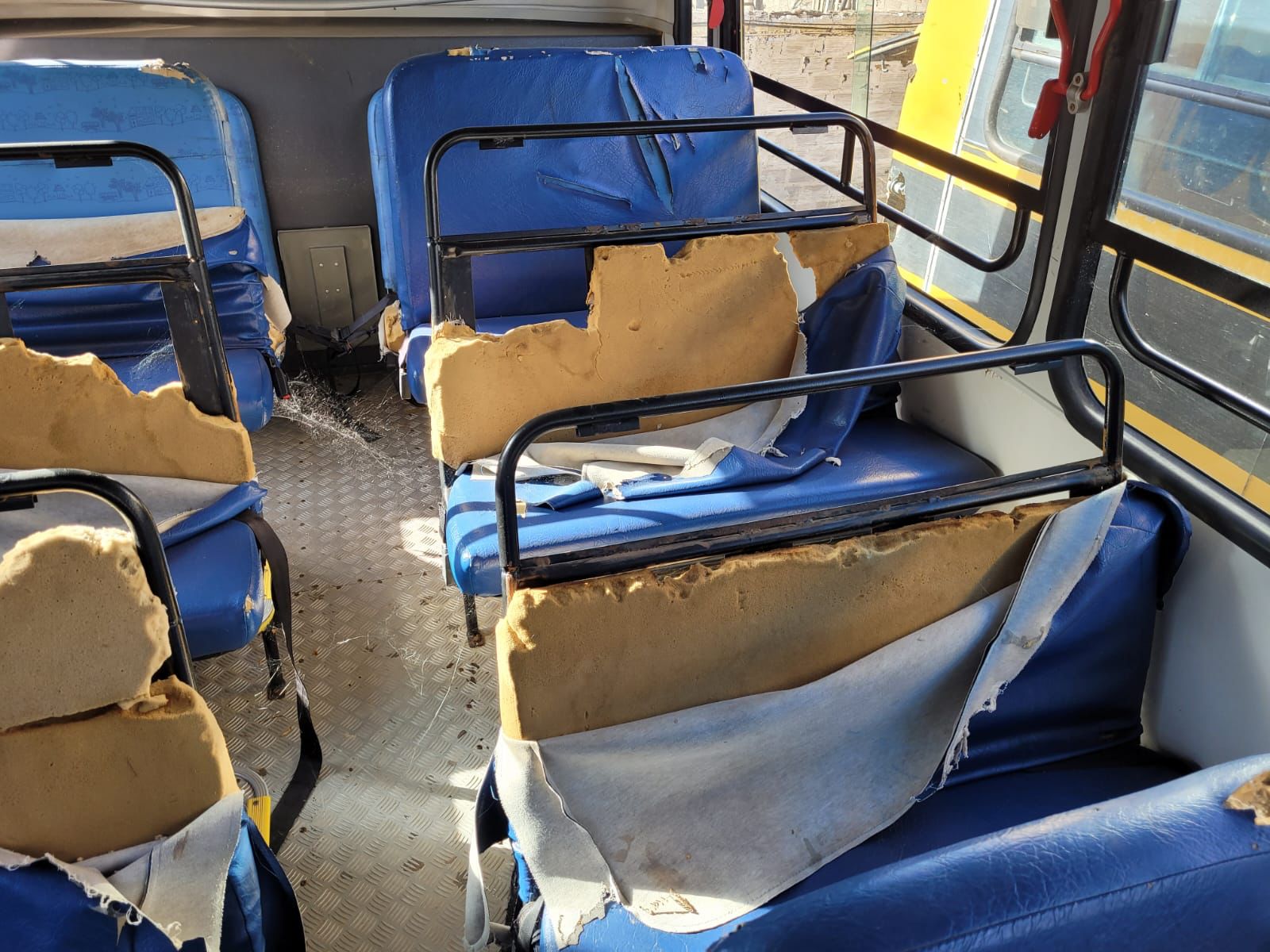 Nas cidades de Ribeirão e de Maraial, ambos na Zona da Mata Sul, foram encontrados ônibus em péssimo estado de conservação na operação do TCE.

 (Divulgação)