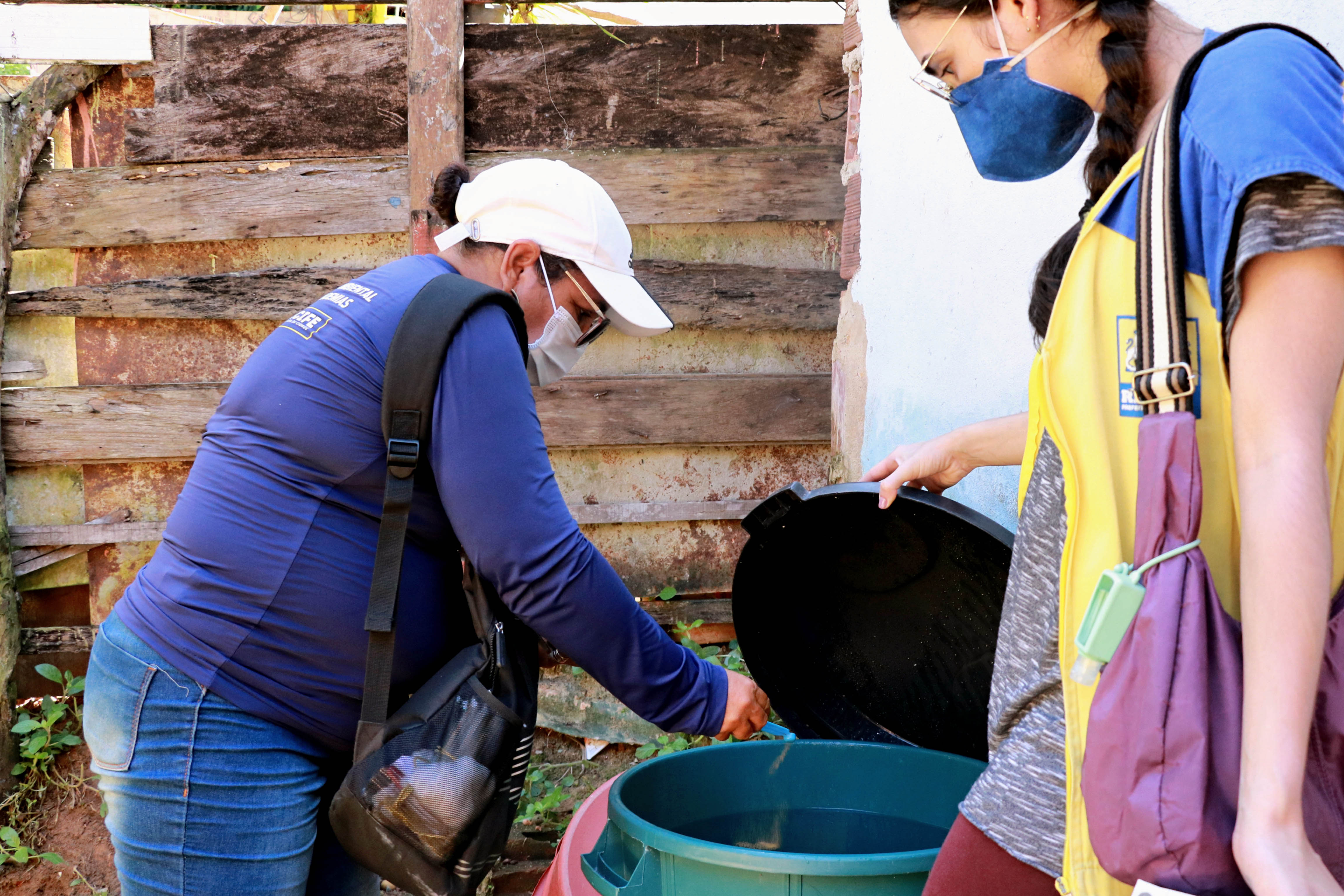 Ao todo, serão inspecionados até 1,9 mil imóveis, entre residências e pontos estratégicos nos bairros, para identificar e tratar a presença do mosquito Aedes aegypti.
( IKAMAHÃ / SECRETARIA DE SAÚDE DO RECIFE) Ao todo, serão inspecionados até 1,9 mil imóveis, entre residências e pontos estratégicos nos bairros, para identificar e tratar a presença do mosquito Aedes aegypti.
( IKAMAHÃ / SECRETARIA DE SAÚDE DO RECIFE)