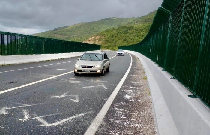  (Finalizada em seis meses, a iniciativa do Governo do Estado contemplou a substituição das juntas de dilatação e implantação de gradil de proteção, a um investimento de aproximadamente R$ 5 milhões. Foto: Divulgação.)