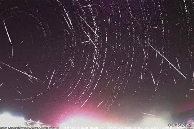  (Chuva de meteoros Eta Aquáridas atinge ápice durante a madrugada desta sexta-feira (6). Foto: Reprodução/Instagram @meteorosmontecastelosc)