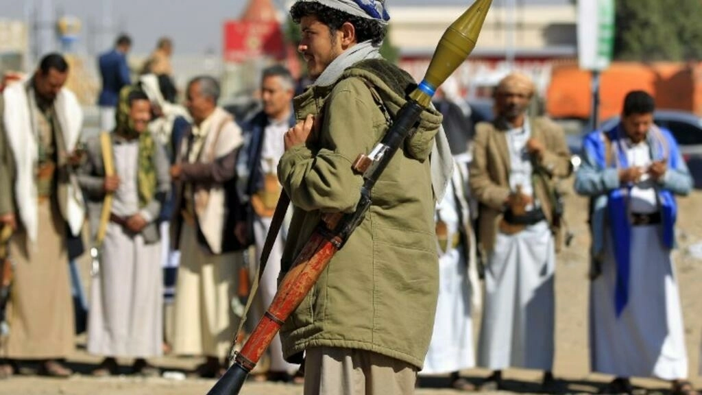 Iemenita armado, em um comício de apoio aos rebeldes Houthis, em Sana, 19 de dezembro de 2018 (Foto: AFP/Mohammed HUWAIS )