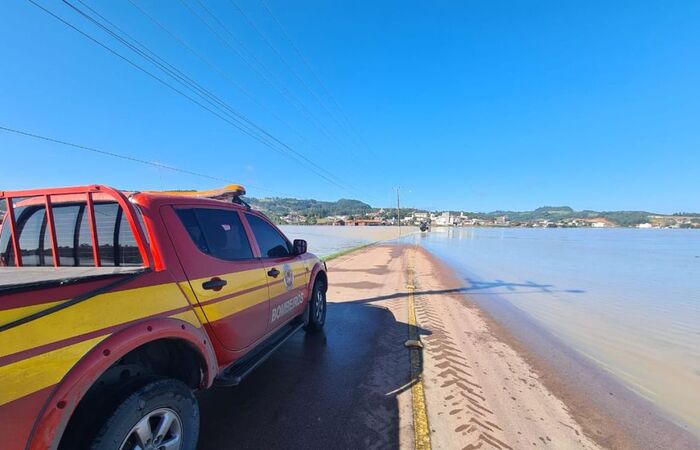 (Corpo de Bombeiros Militar de Santa Catarina) (Corpo de Bombeiros Militar de Santa Catarina)