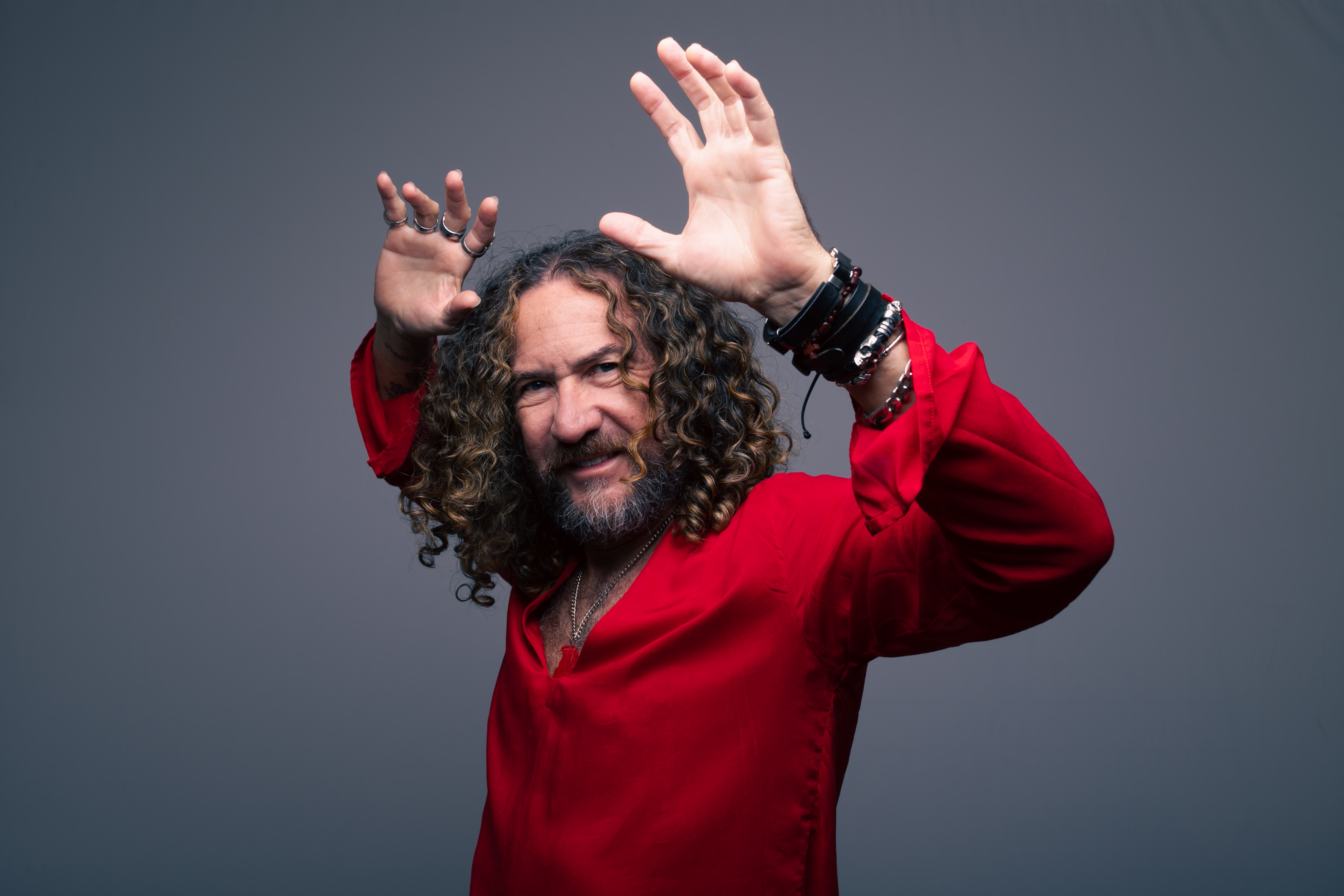 O álbum Sangue de Amor reúne várias participações especiais e está disponível nas plataformas de streaming. (Divulgação) O álbum Sangue de Amor reúne várias participações especiais e está disponível nas plataformas de streaming. (Divulgação)