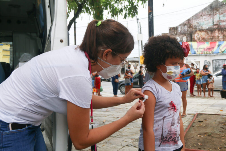 Veículo estará com equipe de vacinadores aguardando crianças com idades entre cinco e 11 anos.
(PMO/Divulgação) Veículo estará com equipe de vacinadores aguardando crianças com idades entre cinco e 11 anos.
(PMO/Divulgação)