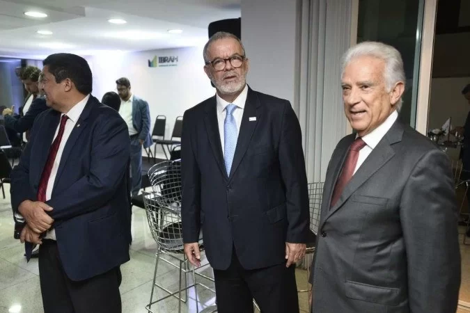 Jungmann (centro) em posse: "Não teremos tabu sobre questões ambientais" (Foto: Minervino Júnior/CB) Jungmann (centro) em posse: "Não teremos tabu sobre questões ambientais" (Foto: Minervino Júnior/CB)