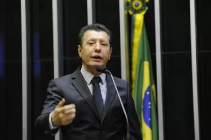 Deputado José Nelto (PP-GO): "Como pode um míssil ser lançado e ser desviado?" (Foto: Luis Macedo/Camara dos Deputados) Deputado José Nelto (PP-GO): "Como pode um míssil ser lançado e ser desviado?" (Foto: Luis Macedo/Camara dos Deputados)