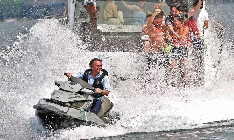 Bolsonaro participou de passeio de lancha no Lago Paranoá organizado por apoiadores do seu governo (Foto: EVARISTO SÁ/AFP) Bolsonaro participou de passeio de lancha no Lago Paranoá organizado por apoiadores do seu governo (Foto: EVARISTO SÁ/AFP)