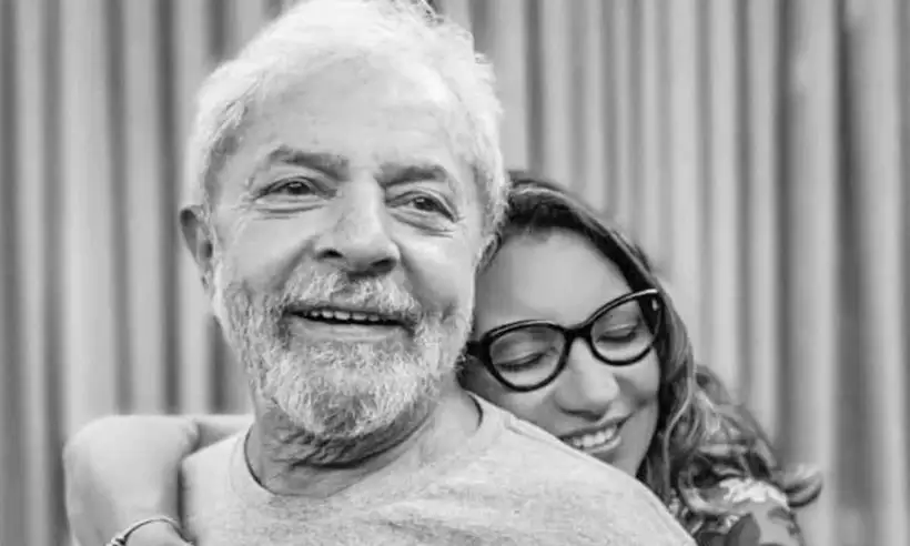 Entre os convidados para a cerimônia reservada, estão Chico Buarque, Daniela Mercury, Gilberto Gil, Dilma Rousseff e Geraldo Alckmin
(foto: Redes Sociais/Lula) Entre os convidados para a cerimônia reservada, estão Chico Buarque, Daniela Mercury, Gilberto Gil, Dilma Rousseff e Geraldo Alckmin
(foto: Redes Sociais/Lula)
