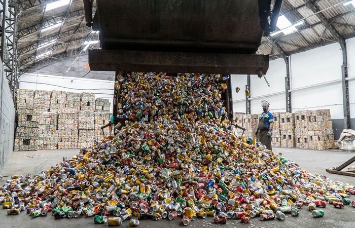  (País produz 27,7 milhões de toneladas anuais de resíduos recicláveis. Foto: Divulgação/Recicla latas. )