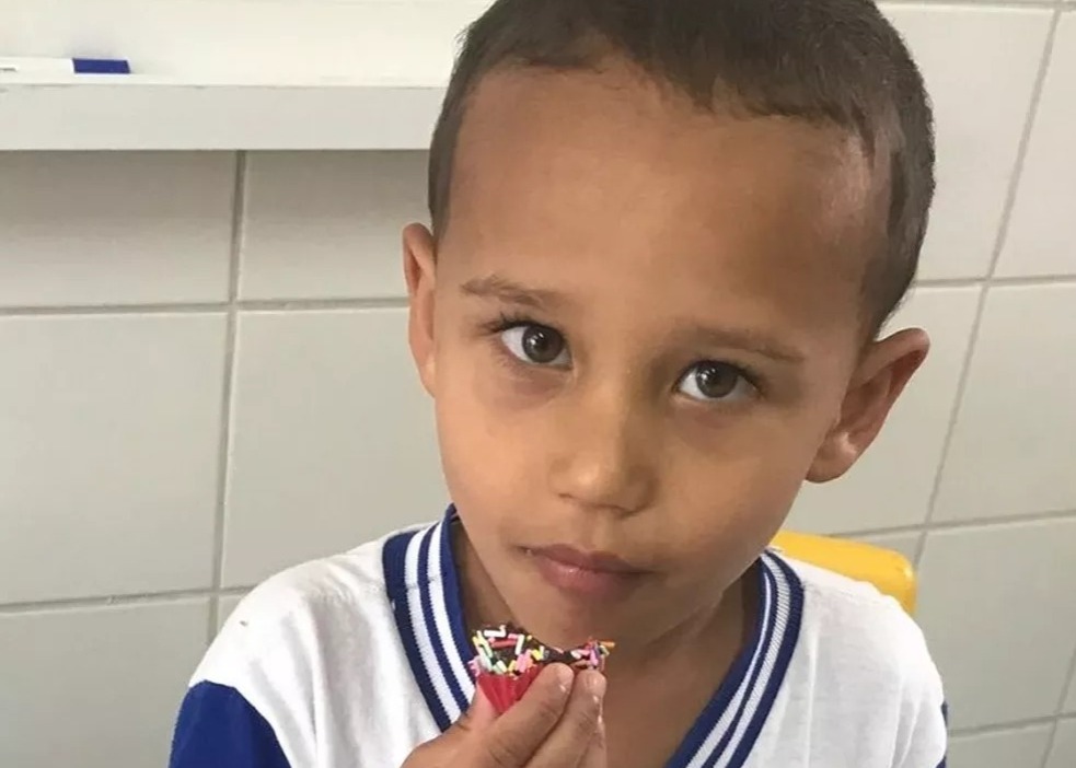 O menino Pedro Gabryel foi encontrado já sem sinais vitais dentro da casa onde ele morava com seu pai, em 2018. (WhatsApp/Reprodução)
