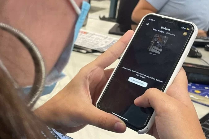 (Assim como o Instagram e o Facebook, o aplicativo permite reagir nas publicações, mas ao invés de emojis, é o próprio usuário que tira a selfie da reação. Foto: Arquivo Pessoal) (Assim como o Instagram e o Facebook, o aplicativo permite reagir nas publicações, mas ao invés de emojis, é o próprio usuário que tira a selfie da reação. Foto: Arquivo Pessoal)