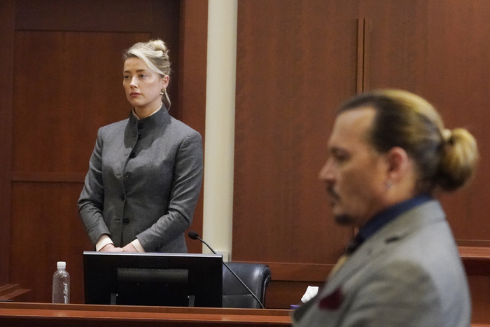 Amber Heard diz que 'ódio' nas redes durante julgamento contra Depp não foi  'justo