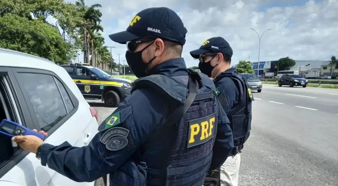 BRs 232 e 104 devem apresentar aumento no tráfego de veículos nesse período.
(PRF/Divulgação) BRs 232 e 104 devem apresentar aumento no tráfego de veículos nesse período.
(PRF/Divulgação)